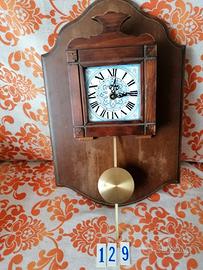 Orologio con pendolo in legno