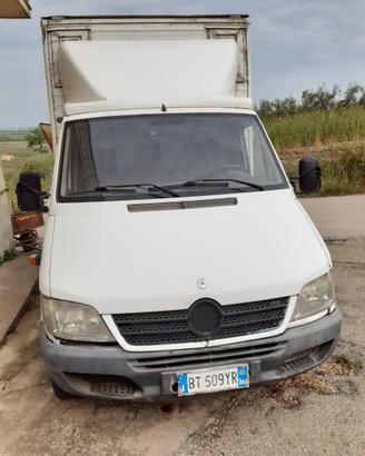 Furgone Mercedes con sponda idraulica