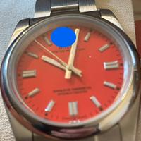 Orologio quadrante sfondo rosso