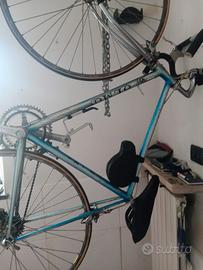 Bicicletta di corsa Olmo in buoni condizioni 