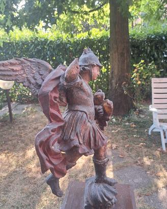 statuetta antica in legno