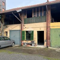 MAGAZZINO A CARATE BRIANZA