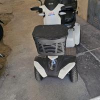 Scooter elettrico per anziani o disabilita motorie