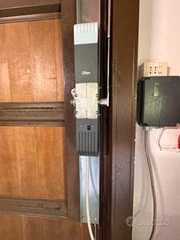Porta basculante per garage in legno