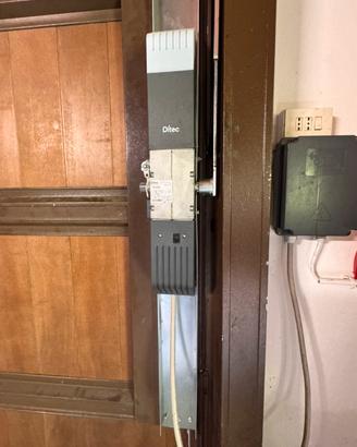 Porta basculante per garage in legno