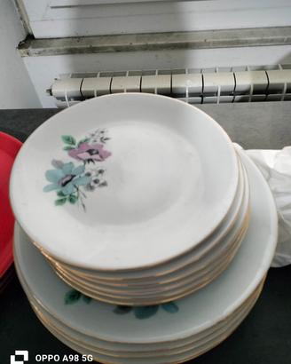 Servizio piatti porcellana, bordato oro