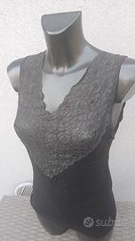 Canottiera con ampio décolleté in pizzo