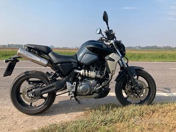 Yamaha MT-03 del 2008 (mono 660 cc)