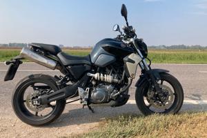 Yamaha MT-03 del 2008 (mono 660 cc)