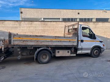 Per ricambi n.2 Iveco Daily cassone ribaltabile