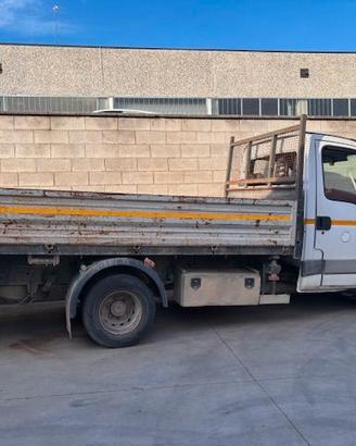 Per ricambi n.2 Iveco Daily cassone ribaltabile