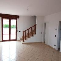 Immersa nel verde CON TERRAZZO E GIARDINO