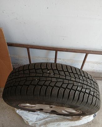 4 cerchi in lega e gomme invernali R15