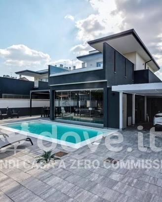 Villa di 280 m² con 5 locali e box auto doppio a L