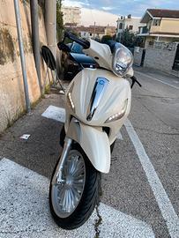 Piaggio Beverly 300 i.e rst 2014