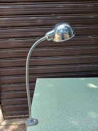 Lampada da tavolo vintage in stile industriale