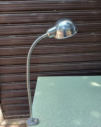 Lampada da tavolo vintage in stile industriale