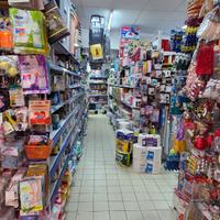 SCAFFALI PER NEGOZI DI CASALINGHI E ALIMENTARI