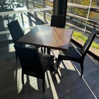 Tavolo completo di 4 sedie