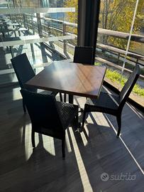 Tavolo completo di 4 sedie