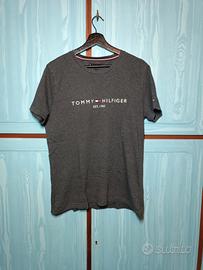 T-shirt Tommy Hilfiger grigia