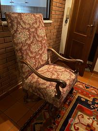 Poltrona centenaria in legno massello e gobelin