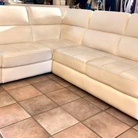 Divano letto bianco con penisola contenitore