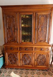 Credenza in legno massiccio