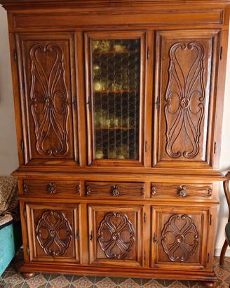 Credenza in legno massiccio