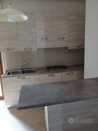cucina completa di elettrodomestici