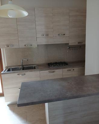 cucina completa di elettrodomestici
