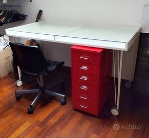 Set scrivania, poltroncina e cassettiera