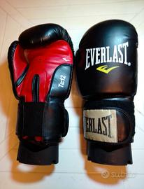 Guantoni e paracolpi gambe kickboxe