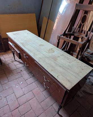 Cassettone con piano in marmo
