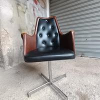Poltroncina girevole anni 50 rivestita in vinile