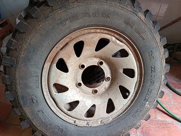 Pneumatici 195/80/15 + cerchi