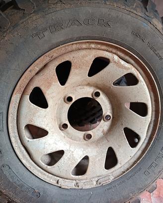 Pneumatici 195/80/15 + cerchi