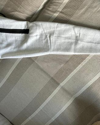 pantalone Nike Tech