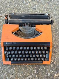 Macchina da scrivere Silver-Reed