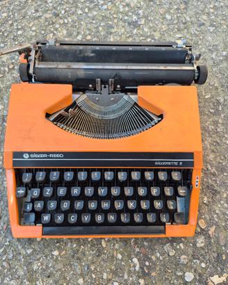 Macchina da scrivere Silver-Reed