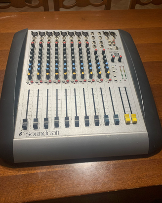 Mixer Soundcraft Spirit E8