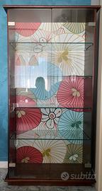 vetrina in castagno e vetro