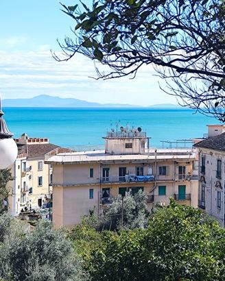 Vietri Marina, terrazzo e giardino 200 MT da mare