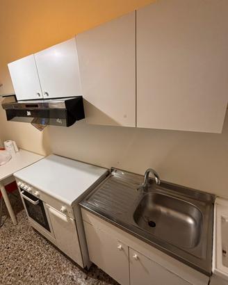 cucina a gas, due pensili e  base lavello