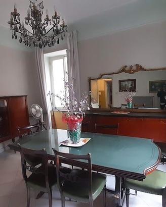 Sala da pranzo anni cinquanta. Molto bella.