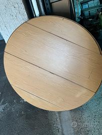 Set tavolo con 6 sedie in legno disponibili + foto