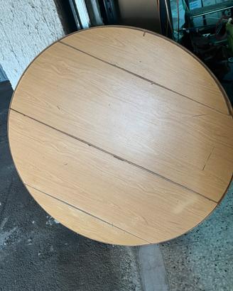 Set tavolo con 6 sedie in legno disponibili + foto