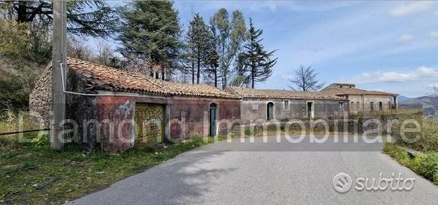 Terreno 17.000mq con fabbricato a Linguaglossa - Vista 2