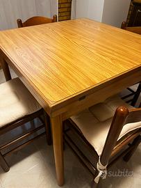 Tavolo in legno allungabile
