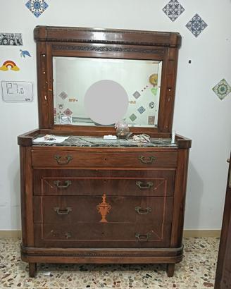 Antiquariato Comò e comodini primi 900